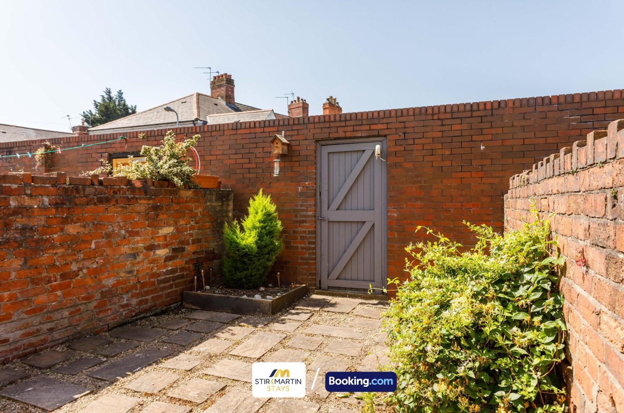 Comfy 3Bed House By Stirkmartin Stays Short Lets & Serviced Accommodation Cardiff With Free Parking & 8Mins To City Centre Exterior photo