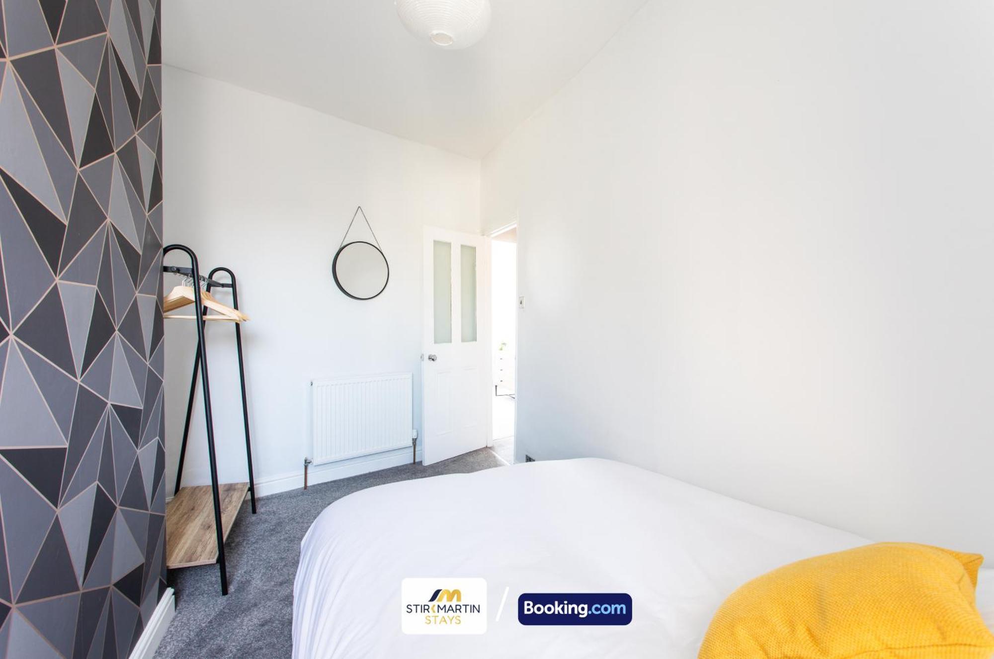 Comfy 3Bed House By Stirkmartin Stays Short Lets & Serviced Accommodation Cardiff With Free Parking & 8Mins To City Centre Exterior photo