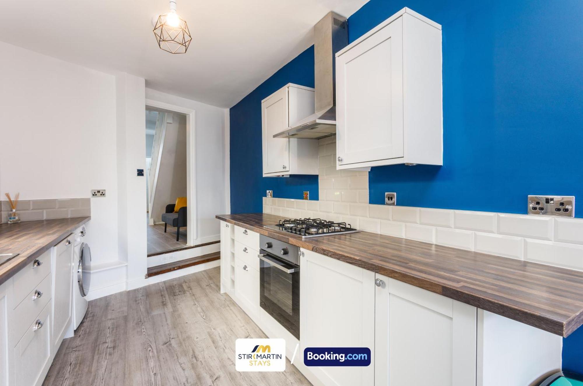 Comfy 3Bed House By Stirkmartin Stays Short Lets & Serviced Accommodation Cardiff With Free Parking & 8Mins To City Centre Exterior photo
