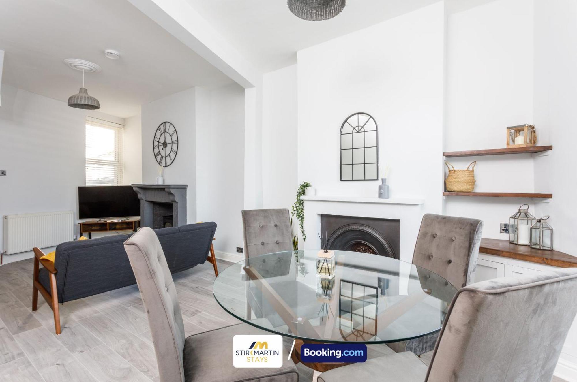 Comfy 3Bed House By Stirkmartin Stays Short Lets & Serviced Accommodation Cardiff With Free Parking & 8Mins To City Centre Exterior photo