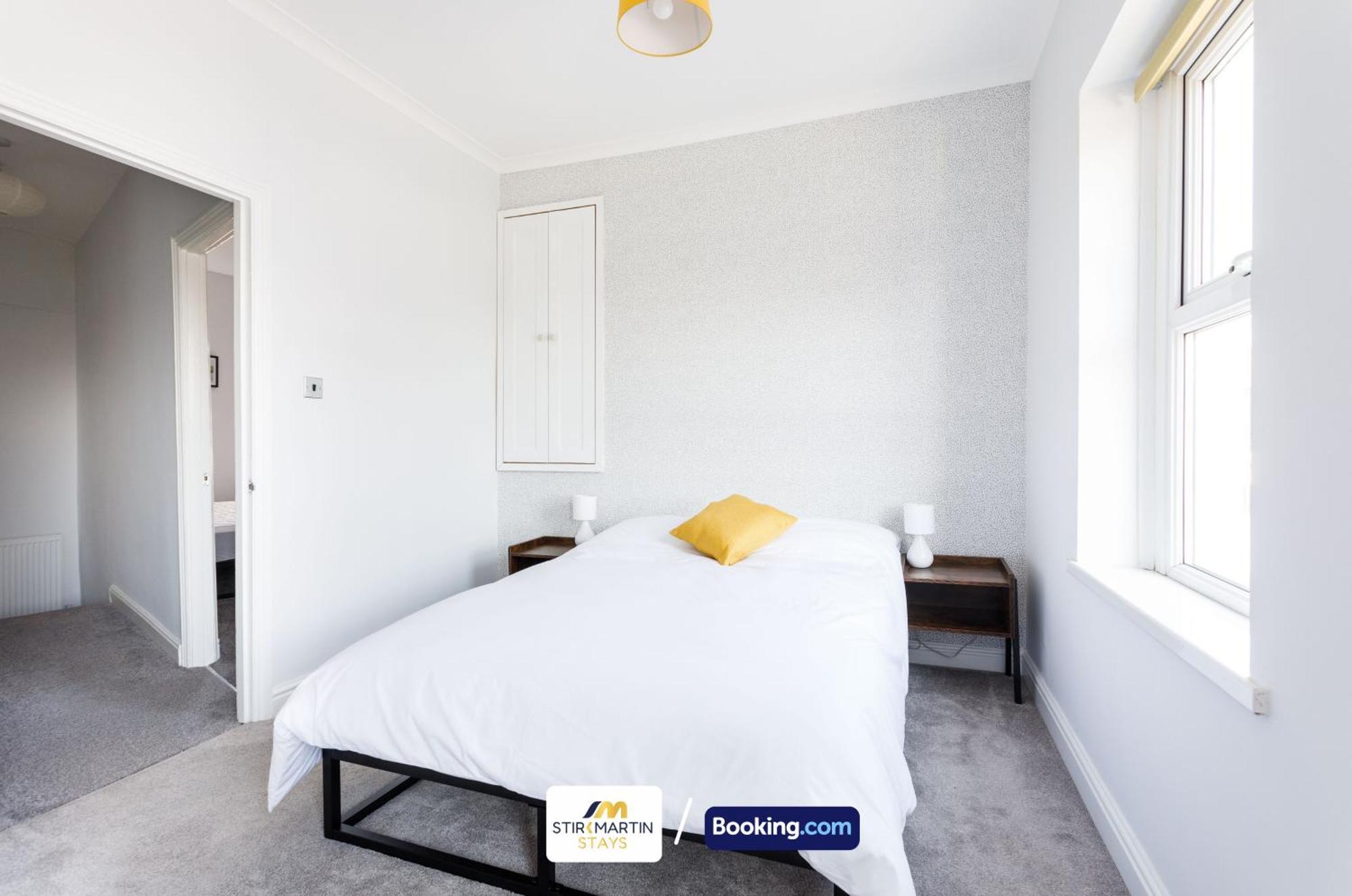 Comfy 3Bed House By Stirkmartin Stays Short Lets & Serviced Accommodation Cardiff With Free Parking & 8Mins To City Centre Exterior photo
